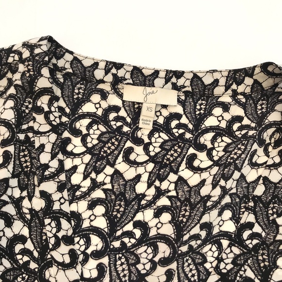 Joie Black Rubina Lace Floral 100% Silk Top Sz XS - Picture 3 of 6